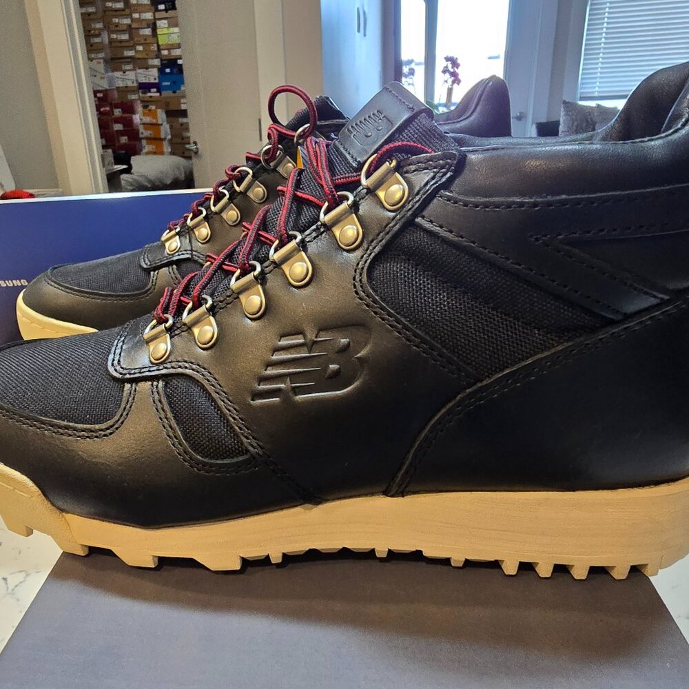 New Balance Rainier Hiking Boots URAINAL-D SIZE 10 SNEAKER HIKING NEW